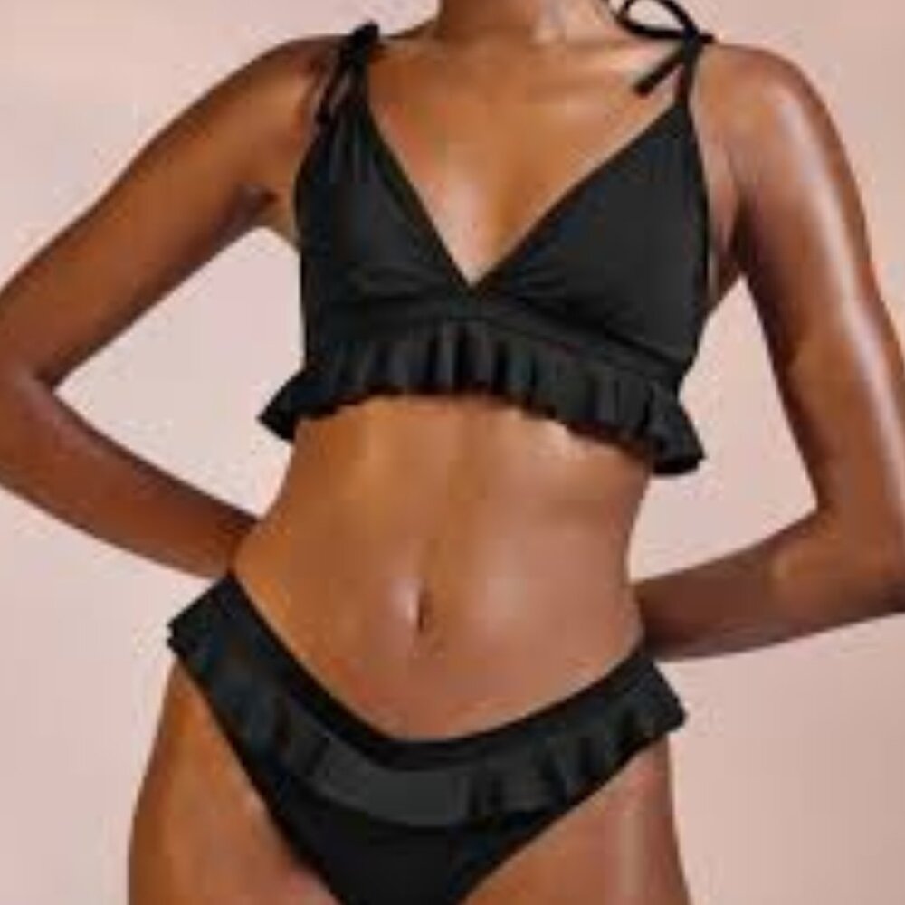 Hanky Panky Ruffle V-Front Bikini Bottom Black, Size Medium. NWT